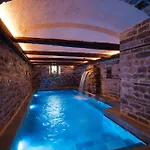 Cumaku Boutique & * Gjirokastër