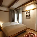 Cumaku Boutique & * Gjirokastër