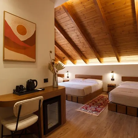 Cumaku Boutique & * Gjirokastër