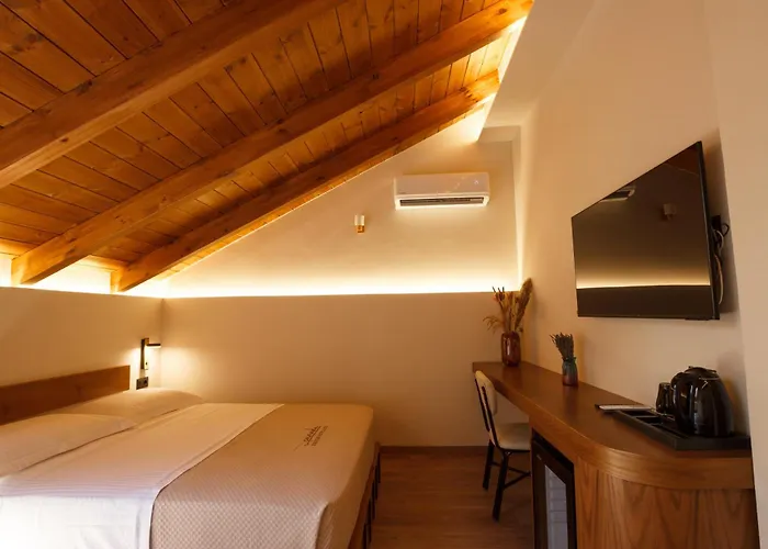 ホテル Cumaku Boutique & ジロカストラ