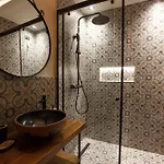 Cumaku Boutique & * Gjirokastër