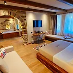 Cumaku Boutique & *