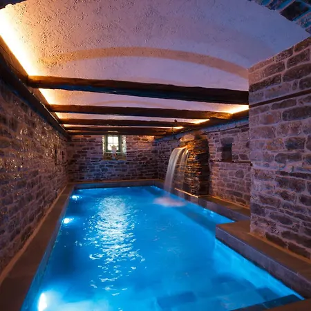 Cumaku Boutique & * Gjirokastër
