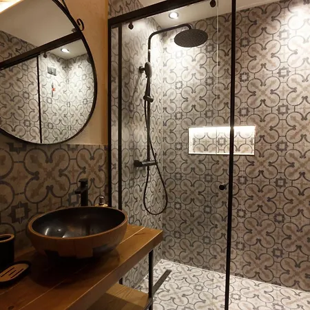 Cumaku Boutique & * Gjirokastër