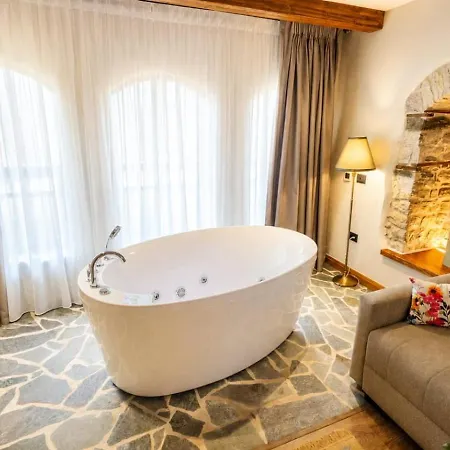 فندق Cumaku Boutique & Gjirokastër