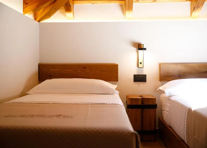 Cumaku Boutique & * Gjirokastër