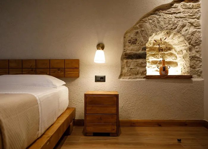 Cumaku Boutique & * Gjirokastër