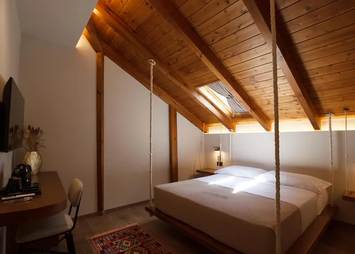 Cumaku Boutique & * Gjirokastër