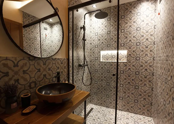 Cumaku Boutique & * Gjirokastër